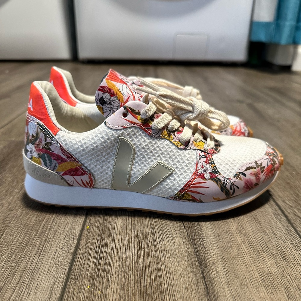 VEJA Rio Branco Sneakers sz 5 👟
